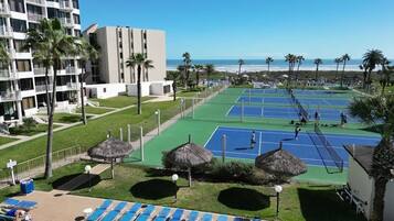 Condo, 2 Bedrooms | Sport court