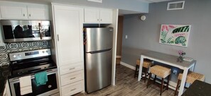 Appart'hôtel, 2 chambres | Cuisine privée | Réfrigérateur, four, cafetière/bouilloire, grille-pain