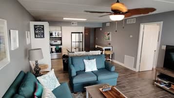 Condo, 2 Bedrooms | Living area