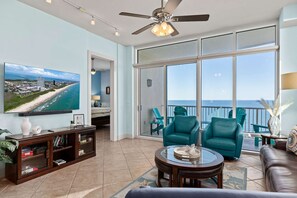 Condo, 3 Bedrooms | Living area