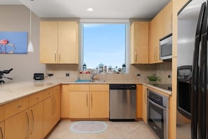 Condo, 3 Bedrooms | Private kitchen