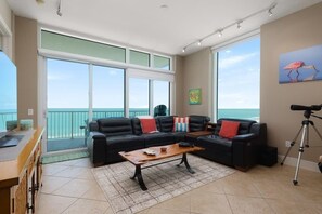 公寓客房, 3 間臥室 | 起居區