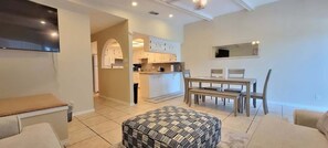 Appartement, 3 chambres | Coin séjour