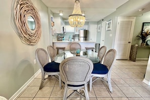 Condo, 2 Bedrooms | Dining