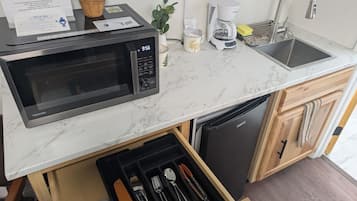 Microwave, coffee/tea maker, cookware/dishes/utensils