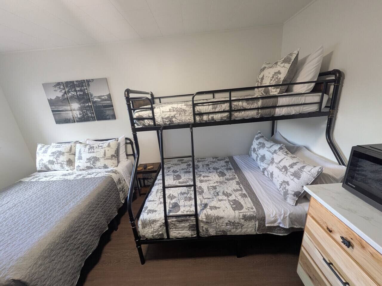 Free WiFi, bed sheets