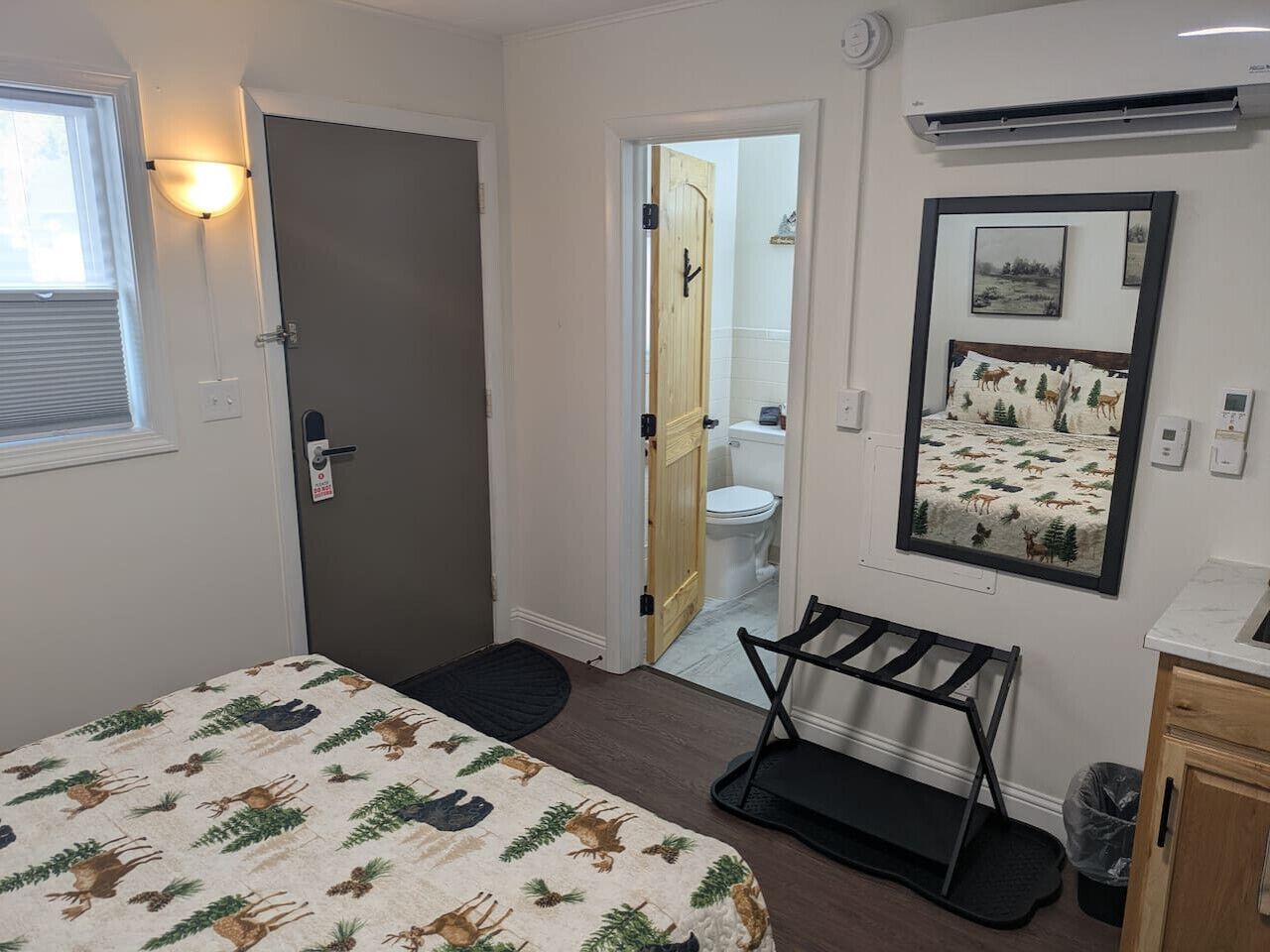 Free WiFi, bed sheets