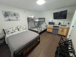 1 bedroom, WiFi, bed sheets