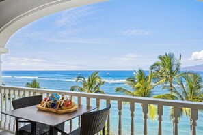 Outdoor dining - Lahaina Shores Oceanfront Studio 617 (lahaina)