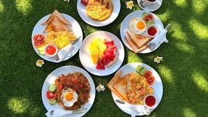 Deluxe Double Room, Balcony, Ocean View | Breakfast meal
