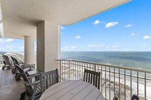 Outdoor dining - The Beach Club 1801A by Liquid Life (Gulf Shores)