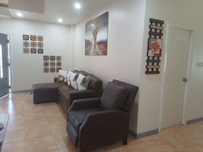 Interior - Tranquil 3-bedroom house with AC in Saint John's (Saint John's)