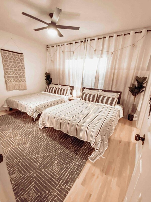 6 bedrooms, iron/ironing board, WiFi, bed sheets