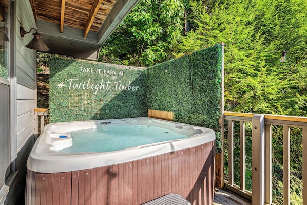 Outdoor spa tub