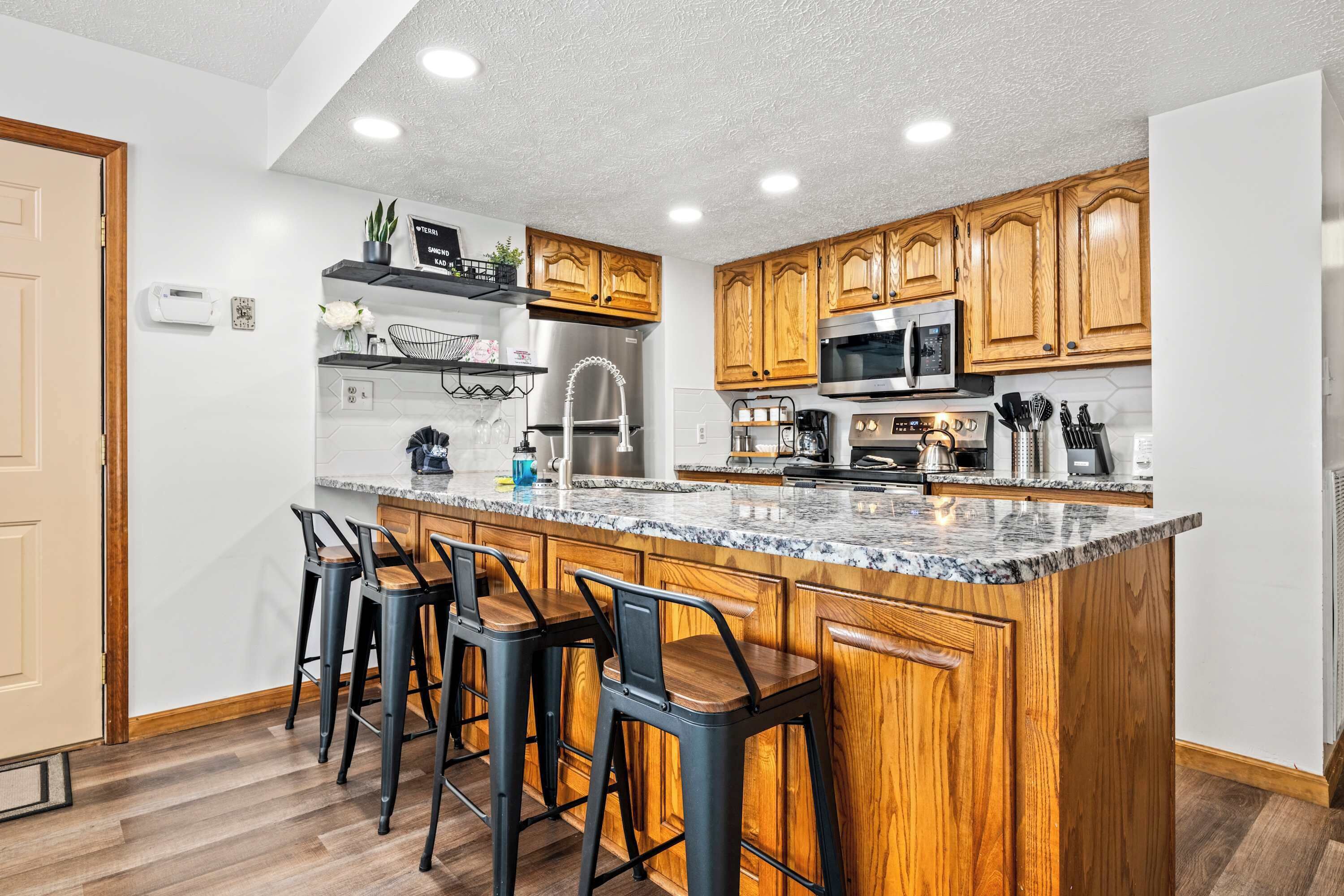 冰箱、微波炉、烤箱、炉灶