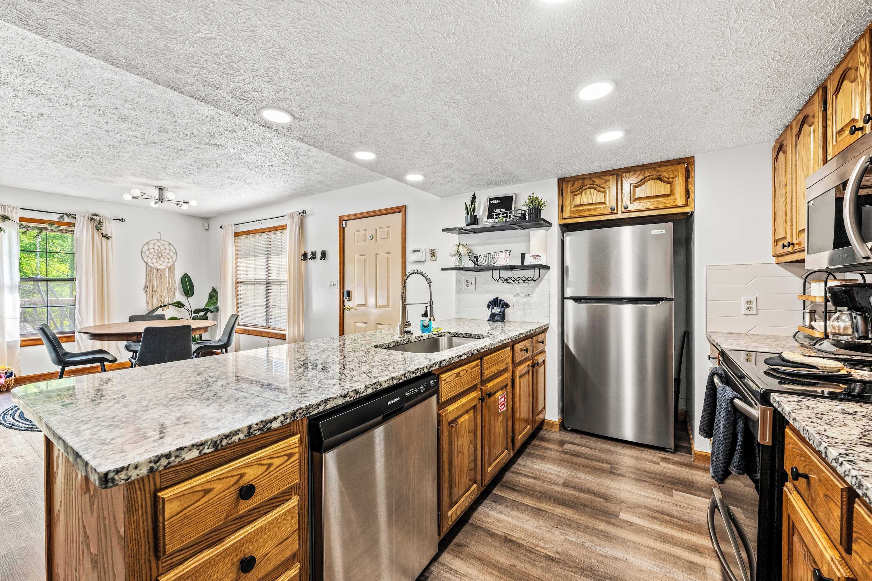 冰箱、微波炉、烤箱、炉灶