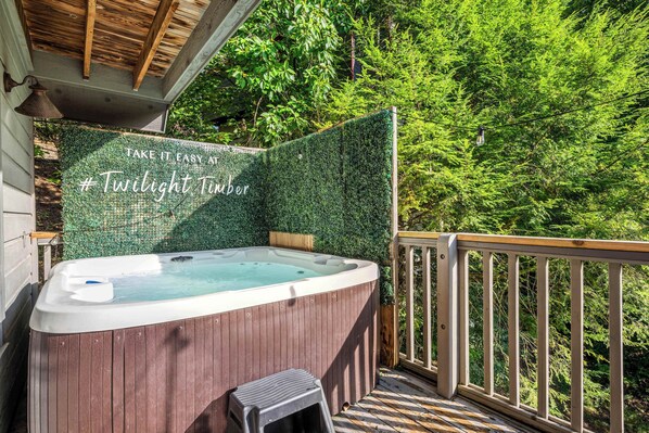 Outdoor spa tub