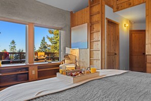 4 bedrooms, desk, iron/ironing board, free WiFi