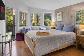 4 bedrooms, desk, iron/ironing board, free WiFi - The Adobe House at Mendocino Stone Ranch, by Vinifera Homes (Anchor Bay)
