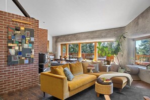 Smart TV - The Adobe House at Mendocino Stone Ranch, by Vinifera Homes (Anchor Bay)