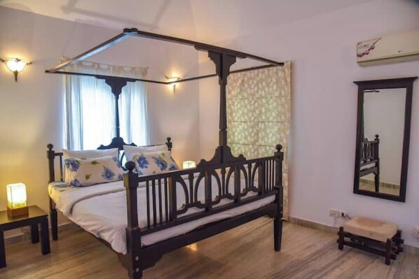 3 bedrooms, internet, bed sheets