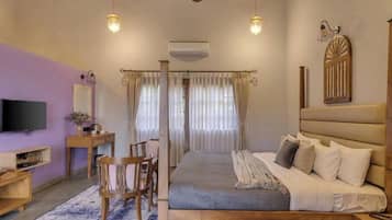 2 bedrooms, internet, bed sheets