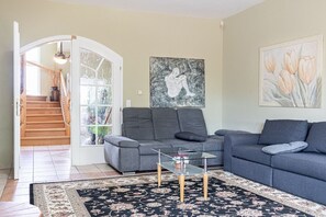 Living area - Shared Villa-Room in Vienna for 1 (Vienna)