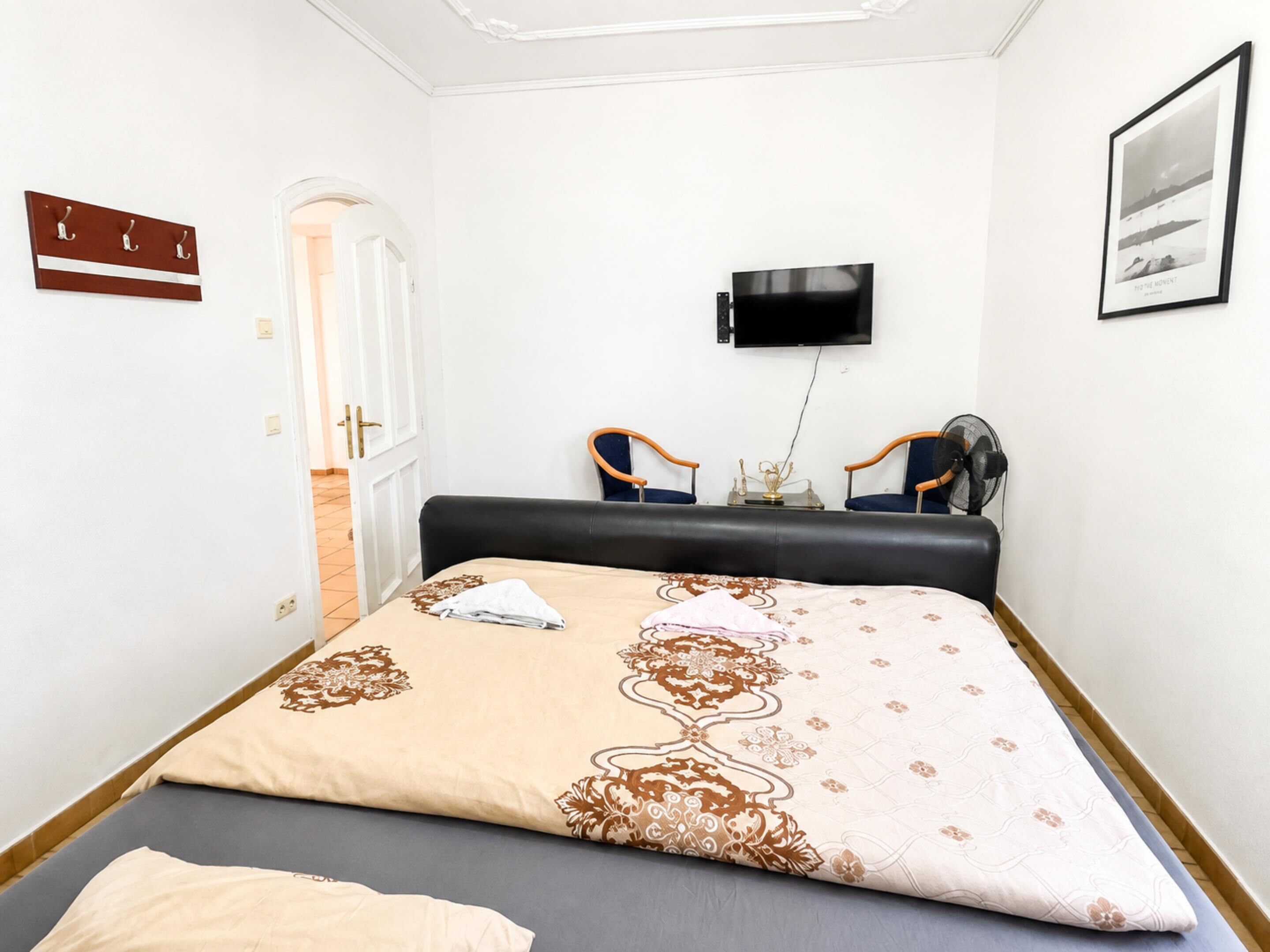 1 chambre, fer et planche à repasser, Wi-Fi gratuit, draps fournis
