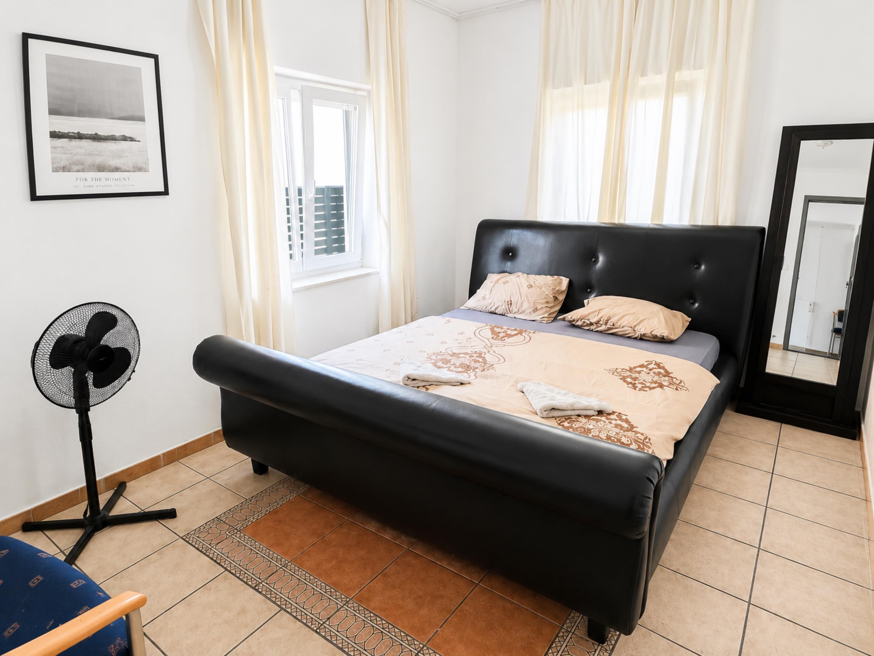 1 chambre, fer et planche à repasser, Wi-Fi gratuit, draps fournis
