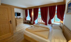 Deluxe Double Room, Mountain View | In-room safe, desk, soundproofing, free cribs/infant beds