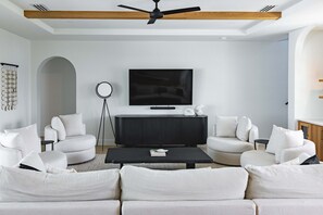 House | 8 bedrooms, Internet
