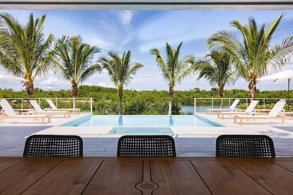 House | 8 bedrooms, Internet