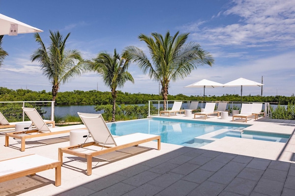 House | 8 bedrooms, Internet