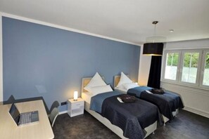 2 bedrooms, in-room safe, desk, iron/ironing board