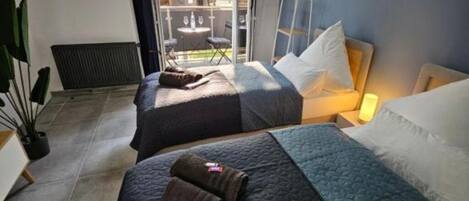 2 bedrooms, in-room safe, desk, iron/ironing board