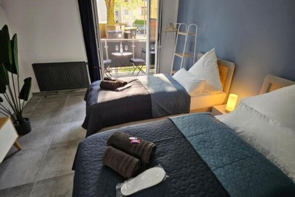 2 bedrooms, in-room safe, desk, iron/ironing board