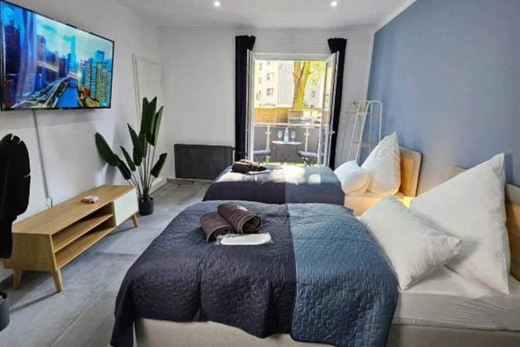 2 bedrooms, in-room safe, desk, iron/ironing board