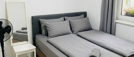 Fer et planche à repasser, Wi-Fi gratuit, draps fournis
