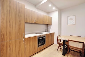 Appartement | Cuisine privée | Réfrigérateur, un four, surface de cuisson, lave-vaisselle