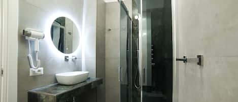 Standard Double Room | Bathroom | Shower, free toiletries, hair dryer, towels