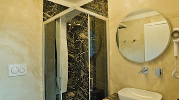 Standard Double Room | Bathroom | Shower, free toiletries, hair dryer, towels