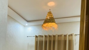 2 عدّة غرف نوم ومكواة/لوح كي وخدمة الإنترنت