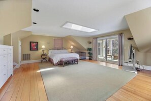 6 chambres, bureau, fer et planche à repasser, lit parapluie