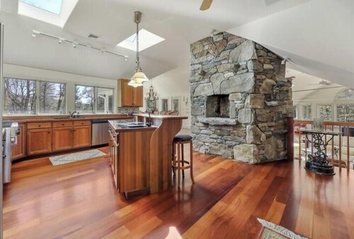 Country Castle-Complete privacy-minutes from town