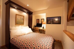 4 عدّة غرف نوم ومكتب ومكواة/لوح كي وسرير سفر