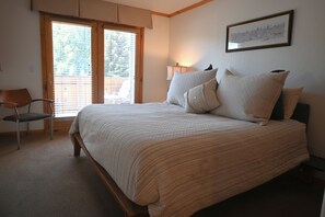 4 bedrooms, desk, iron/ironing board, travel cot