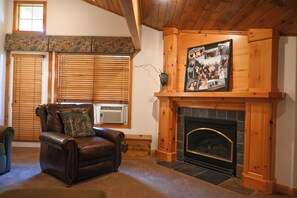 تلفزيون ذكي، مدفأة، مشغل دي في دي، كُتُب