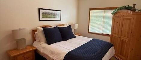 4 bedrooms, desk, iron/ironing board, travel cot