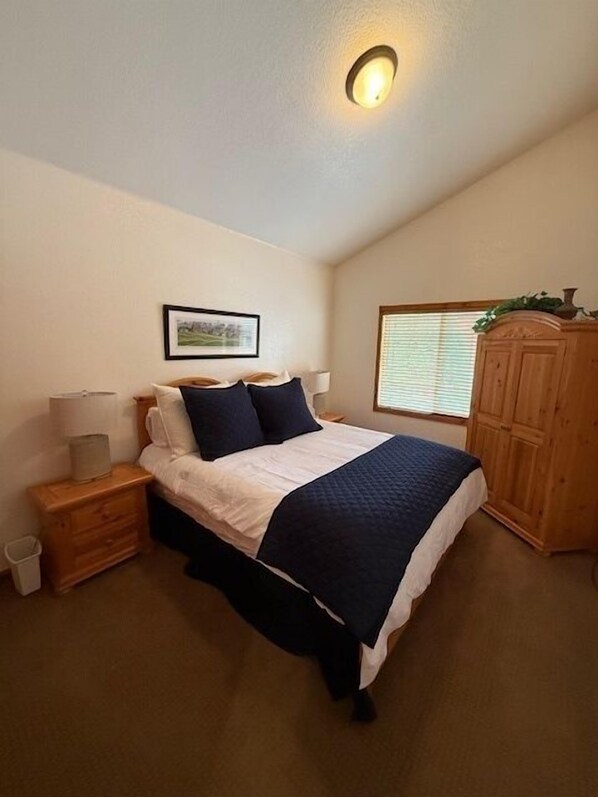 4 bedrooms, desk, iron/ironing board, travel cot