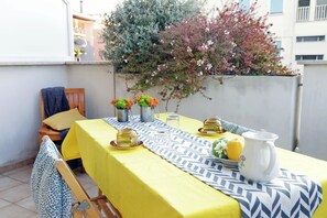 Outdoor dining - Silvia's flat by Domus&Dimore (Rome)